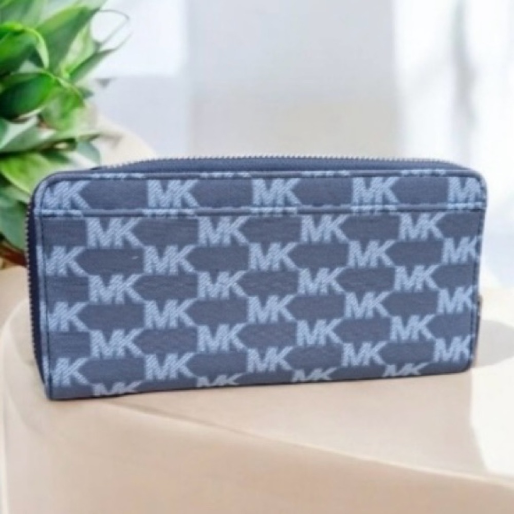 Michael Kors NWT COOPER Large Tech Zip Around Wallet Jacquard MK Navy Multi - Picture 2 of 11